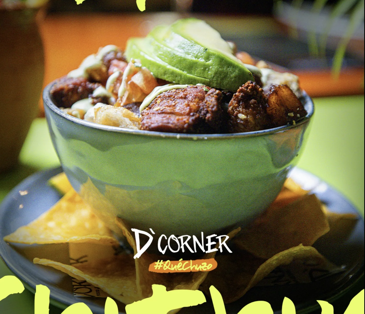 Chifrijo — chicharrón con arroz, frijoles y pico de gallo